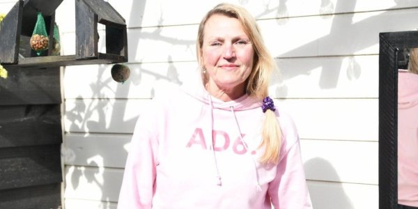 Foto: Lisette helpt bij Alpe d’HuZes voor lotgenoten: 'Die berg kan ik niet meer op, maar dit wel'