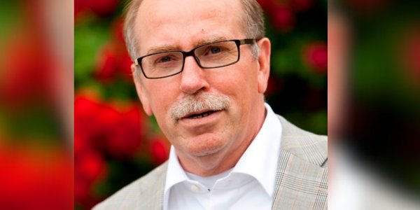 Foto: Voormalig wethouder Harderwijk Pieter den Besten informateur in Nijkerk