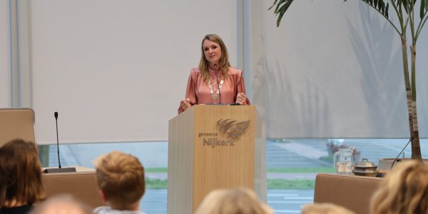 Foto: Koninklijke onderscheidingen bij afscheid Nijkerkse raadsleden