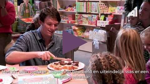 Heel Nijkerk bakt in boekhandel Roodbeen